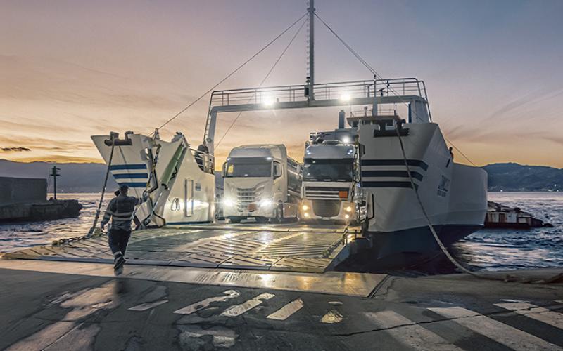 Il mare che lavora. Da 50 anni al fianco dei trasportatori
