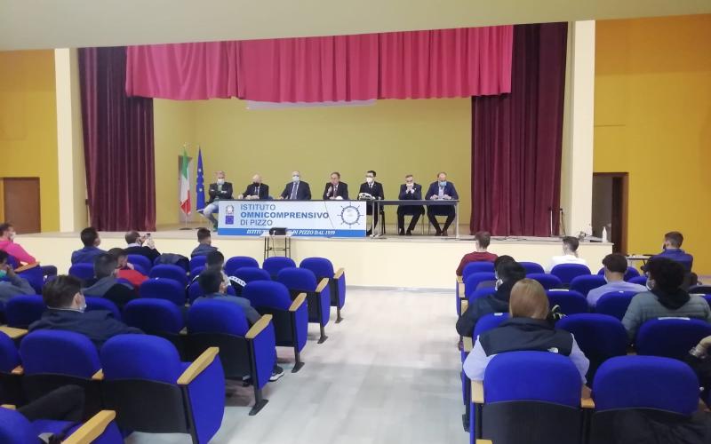 Si è svolta a Pizzo Calabro, presso la sede dell’ITTL Nautico di Via Riviera Prangi, la cerimonia di consegna delle borse di studio proposte dalla Fit-Cisl Calabria e finanziate da Caronte & Tourist ai migliori diplomati dell’Istituto nell’anno scolastico 2020/2021.