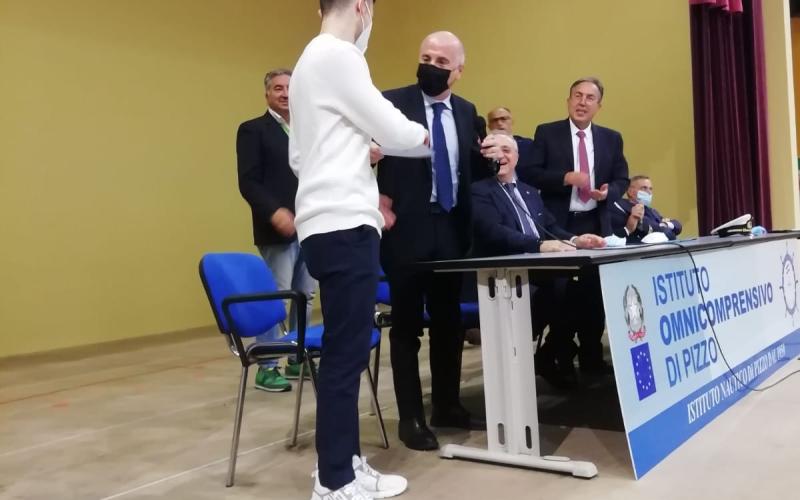Si è svolta a Pizzo Calabro, presso la sede dell’ITTL Nautico di Via Riviera Prangi, la cerimonia di consegna delle borse di studio proposte dalla Fit-Cisl Calabria e finanziate da Caronte & Tourist ai migliori diplomati dell’Istituto nell’anno scolastico 2020/2021.