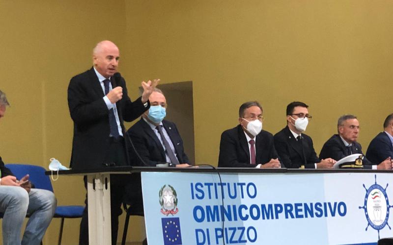 Si è svolta a Pizzo Calabro, presso la sede dell’ITTL Nautico di Via Riviera Prangi, la cerimonia di consegna delle borse di studio proposte dalla Fit-Cisl Calabria e finanziate da Caronte & Tourist ai migliori diplomati dell’Istituto nell’anno scolastico 2020/2021.