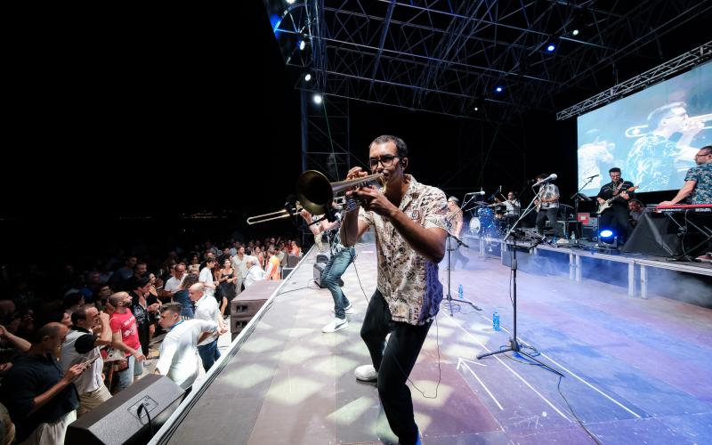 La festa con Roy Paci & Aretuska per celebrare i 60 anni di navigazione