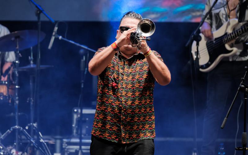 La festa con Roy Paci & Aretuska per celebrare i 60 anni di navigazione